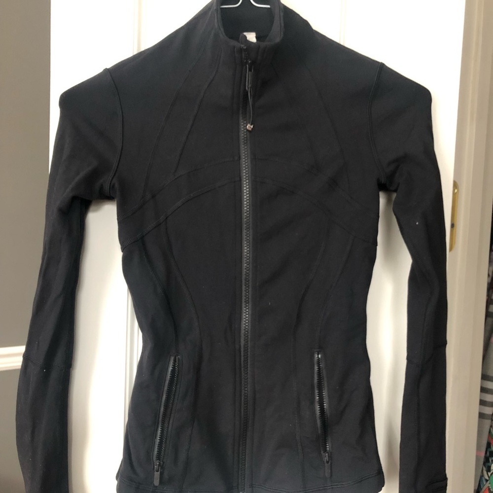 Lulu lemon jacket with mesh back & thumbholes
